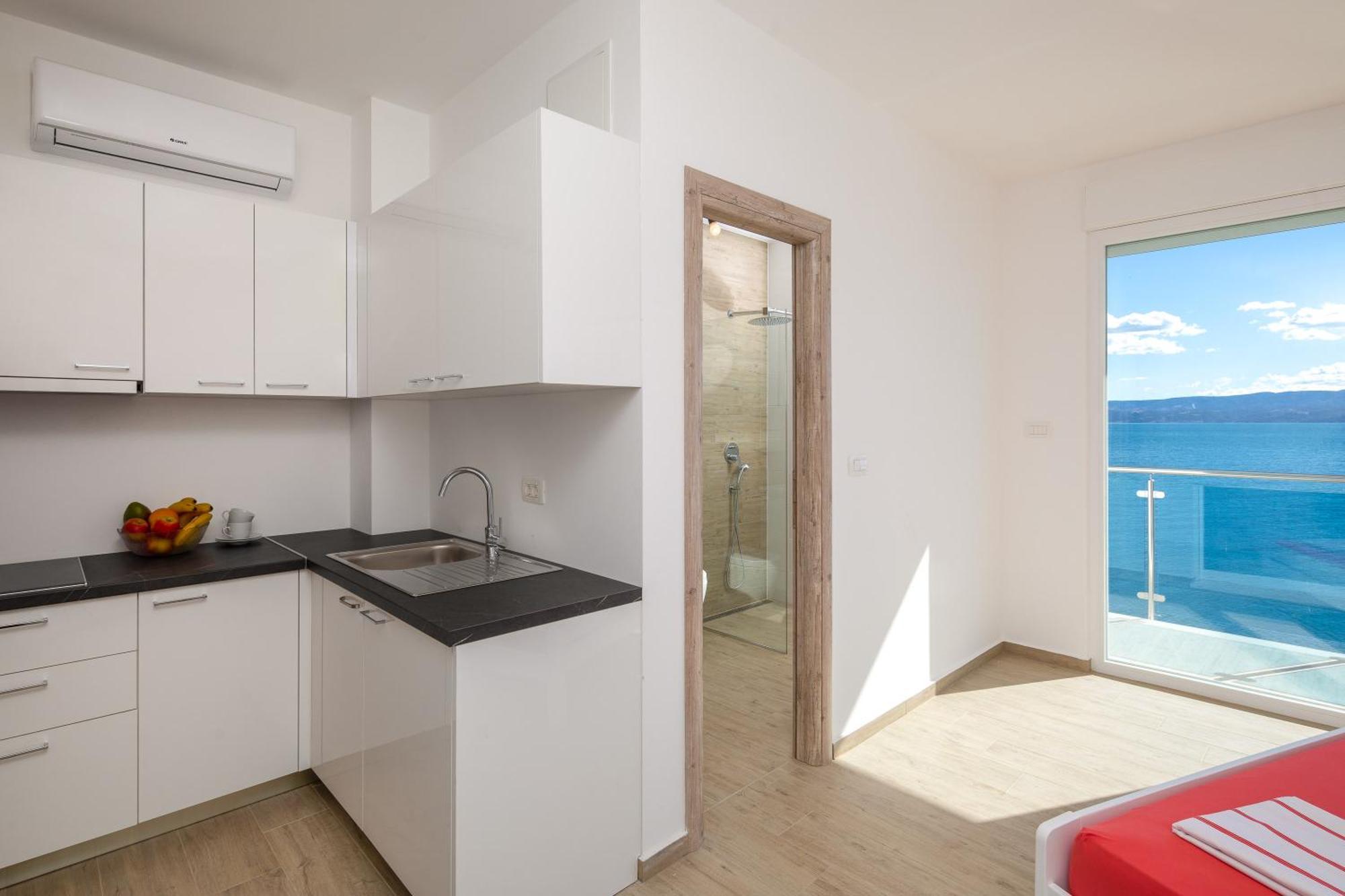 Blue Wonder Apartments Dugi Rat Exterior foto