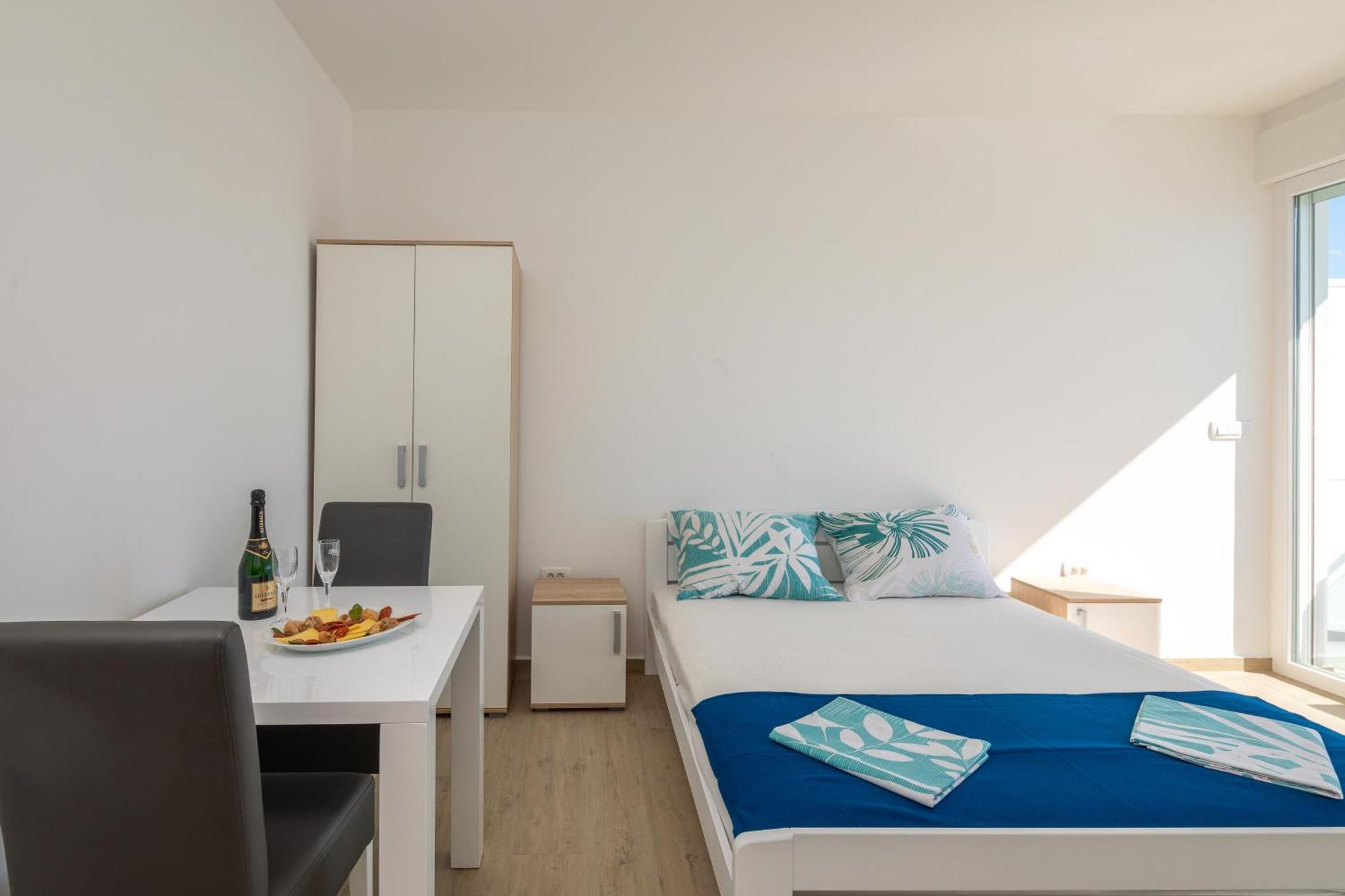 Blue Wonder Apartments Dugi Rat Habitación foto